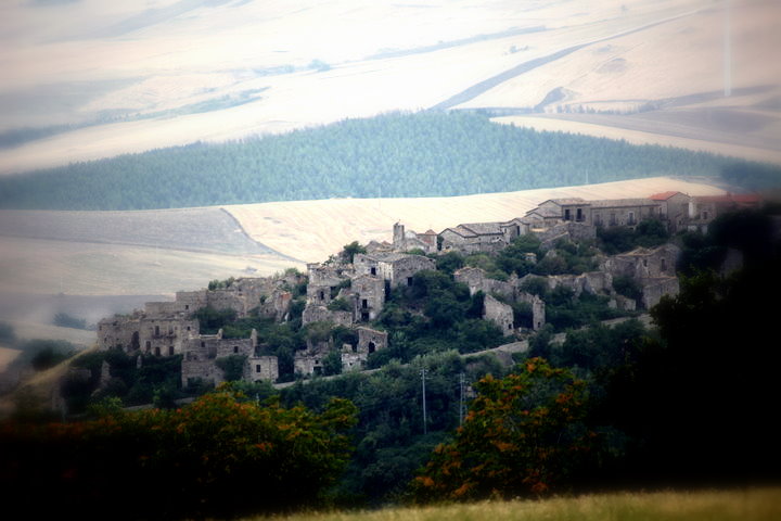 Panorama del Rione Fossi nel borgo di Accadia