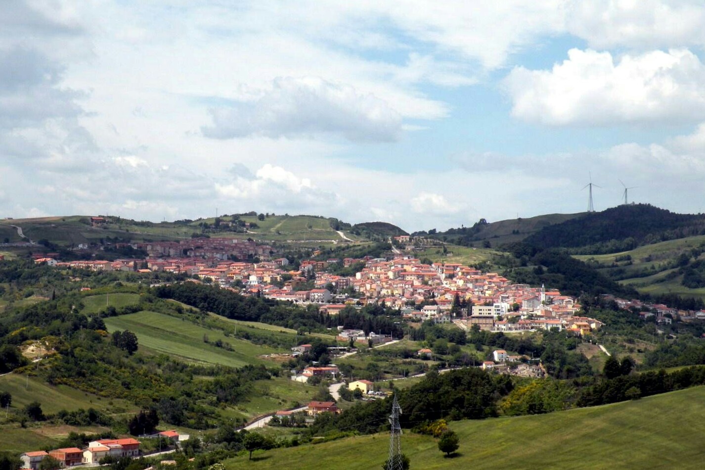 Veduta panoramica di Anzano di Puglia tra i rilievi dei Monti Dauni
