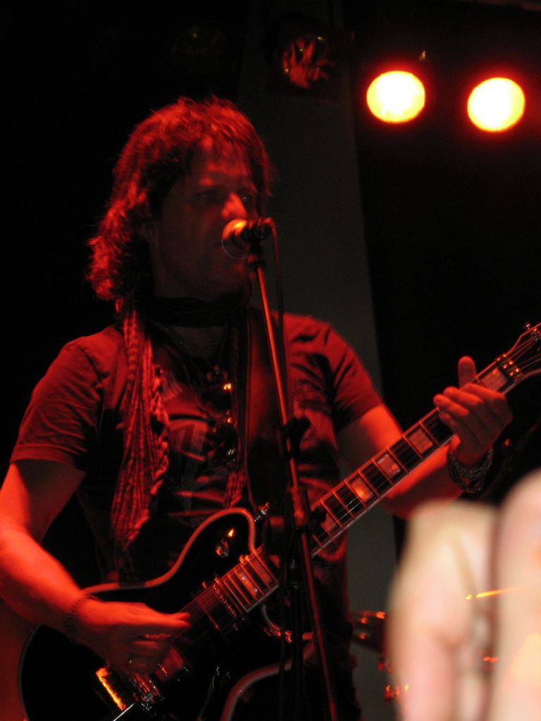 Il chitarrista Kee Marcello si esibisce al Monterotaro Rock Festival a Casalnuovo Monterotaro nel 2008