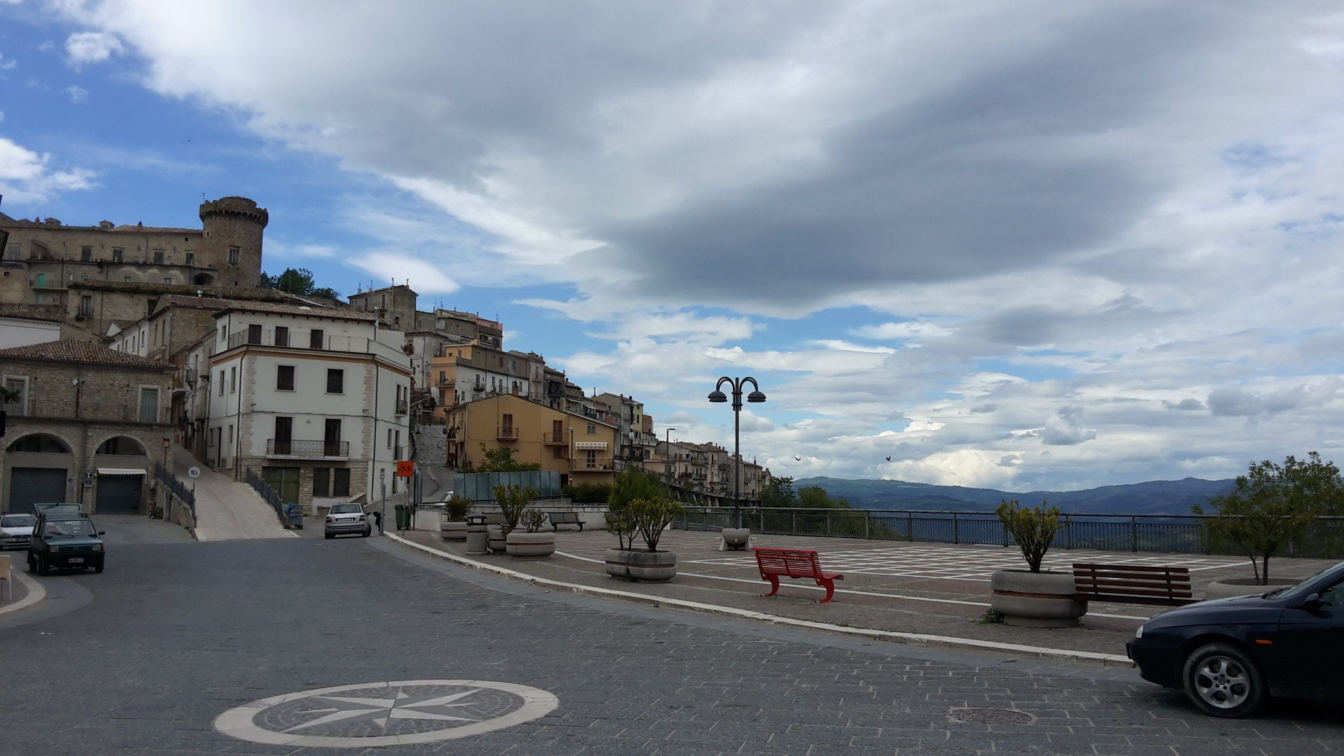 Case del centro storico di Celenza Valfortore e belvedere sulla valle