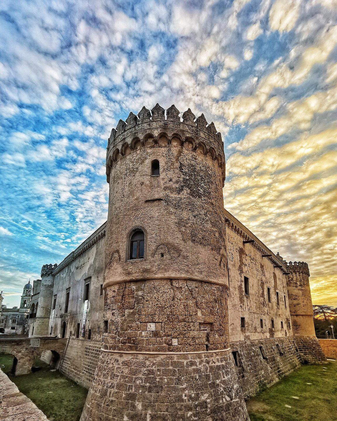 La torre merlata del Castello Ducale di Torremaggiore